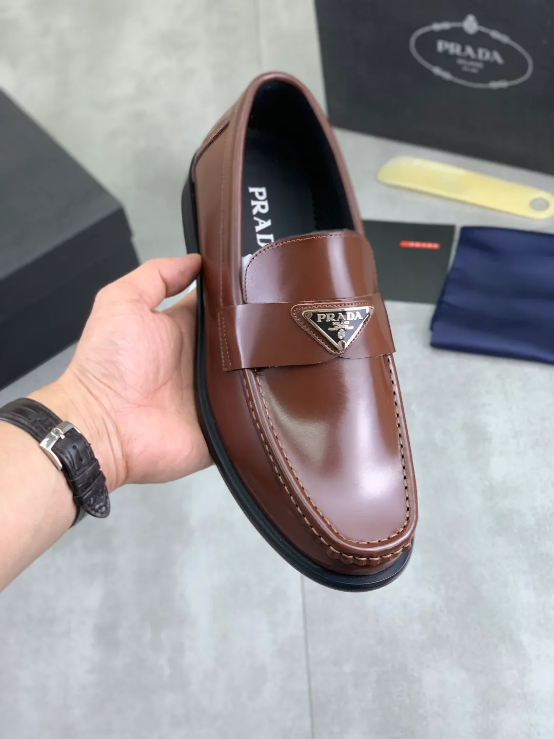 Men's men's shoes P560 new style 💰 💎💎💎 water-dyed cow lining original order quality PRADA —🆘.Prada original order purchasing, high-end business leather shoes, fabric: imported from Italy calfskin ➕ water-dyed cow lining / cowhide lining ➕ special original outsole, fine workmanship, real thing ^_^ Photographed 🎬size: 38-45